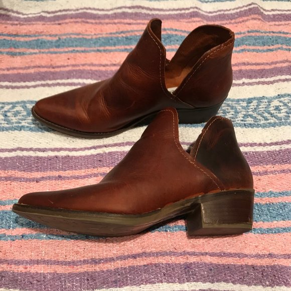 Steve Madden Shoes - Steve Madden "Austin" Cognac Leather Booties